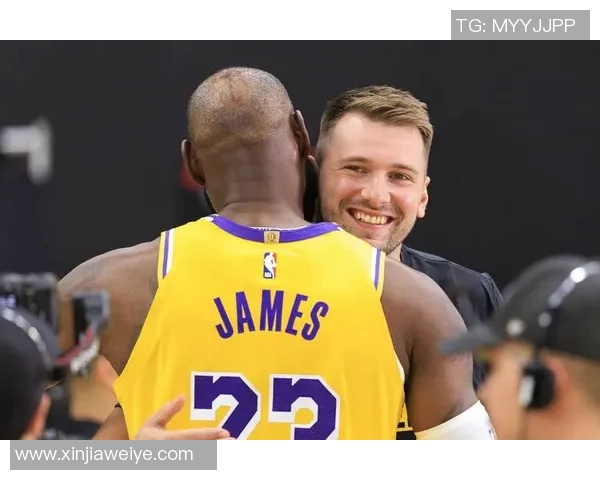 湖人最新动态：詹姆斯领跑快攻榜，东契奇有望摘得得分王，战开拓者阵容更新