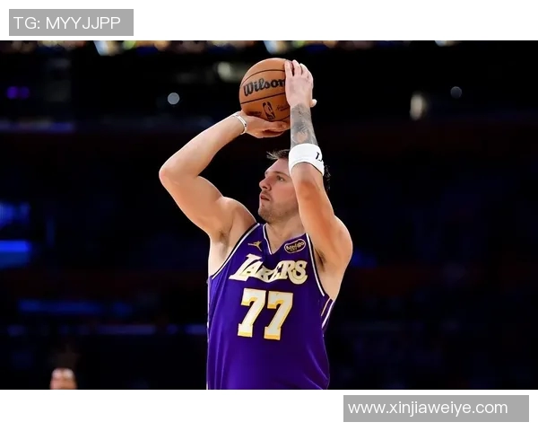 湖人119-115逆转76人，詹皇17+10，里夫斯35分，东契奇伤退